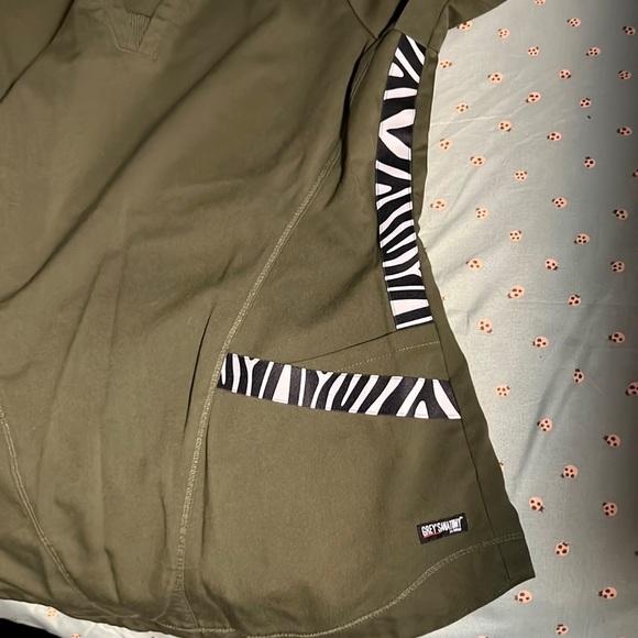 Small scrub top (1 of 2) - Picture 2 of 6